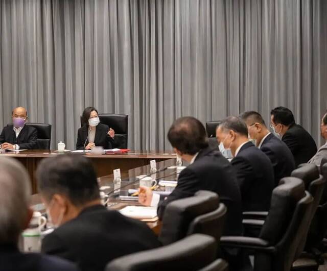 ▲1月28日，蔡英文召开“安全高层会议”，邀请相关单位组成“乌克兰情势因应项目小组”，持续密切关注乌情势发展。