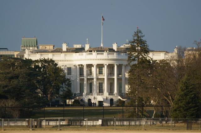 这是1月19日在美国首都华盛顿拍摄的白宫。