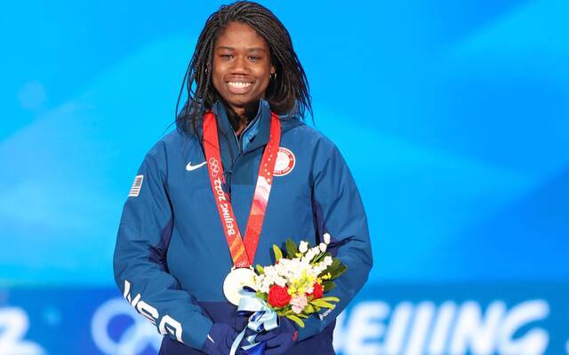 美国选手埃琳·杰克逊获得女子速滑500米金牌。图/新华社