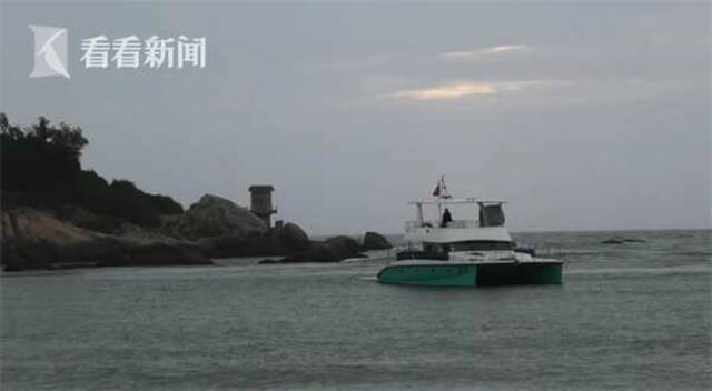 视频｜游艇海上失去动力3人被困 海警紧急救援