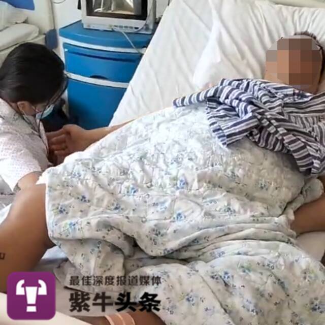 躺在病床上的李亚身体虚弱