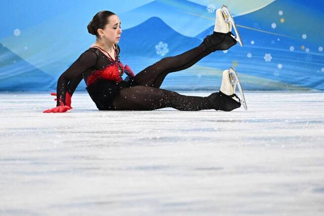 北京冬奥会花样滑冰女子单人自由滑，瓦利耶娃发挥失常。图自视觉中国