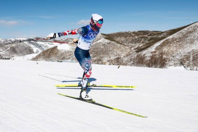 挪威选手获得越野滑雪女子30公里金牌