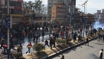 不要美国给的5亿美元“礼物”，尼泊尔首都爆发抗议