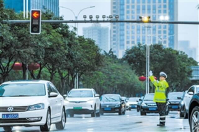 寒风细雨中的坚守