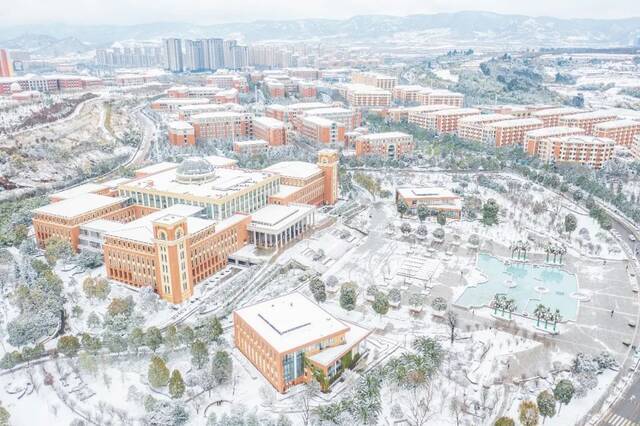 20220222，在云大遇见一场雪，开启一个新学期