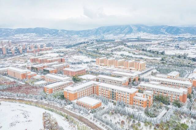 20220222，在云大遇见一场雪，开启一个新学期