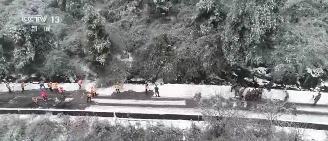 广西持续降雪道路受阻 预计今天恢复通行