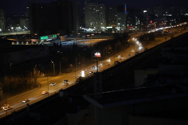 这是2月24日拍摄的乌克兰首都基辅市街景。（新华社记者李东旭摄）