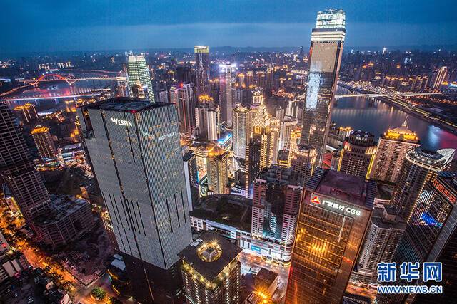璀璨的重庆城市夜景。（2016年4月4日摄）新华网耿骏宇摄