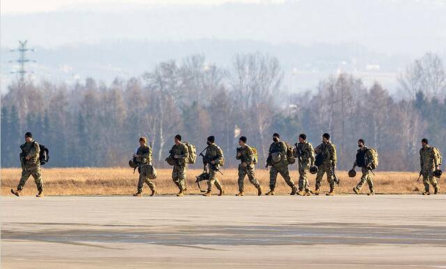 2月15日，美军第82空降师抵达波兰