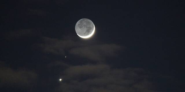 2月27日和28日清晨金星、火星和月亮将连续在东南方低空近距离“欢聚”