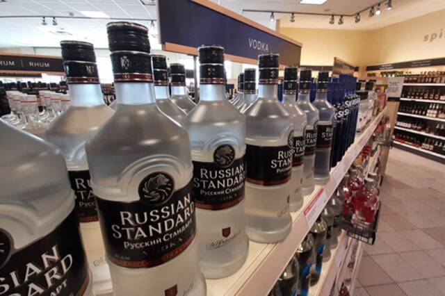 英媒：俄罗斯伏特加酒在美国和加拿大多地被下架