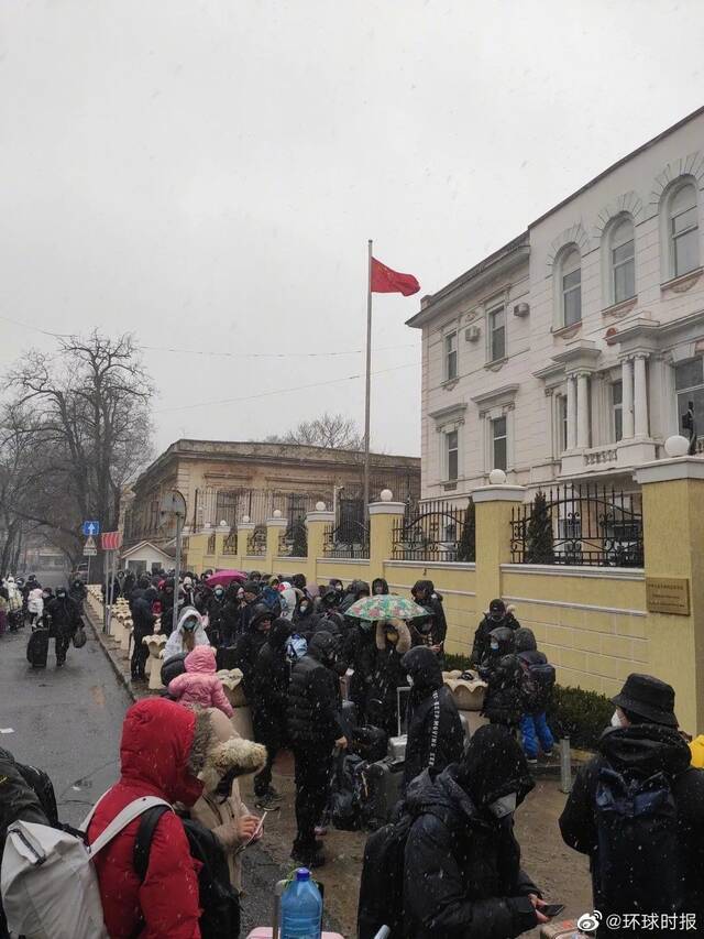 听在乌中国留学生讲述撤离重重困难！