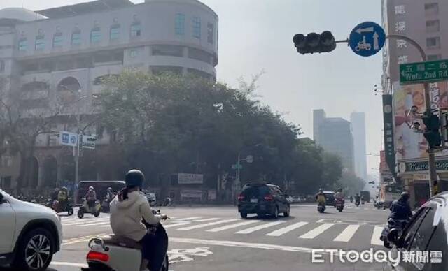 全台大停电后，高雄多处路口红绿灯不亮（图片来源：“ETtoday新闻云”）