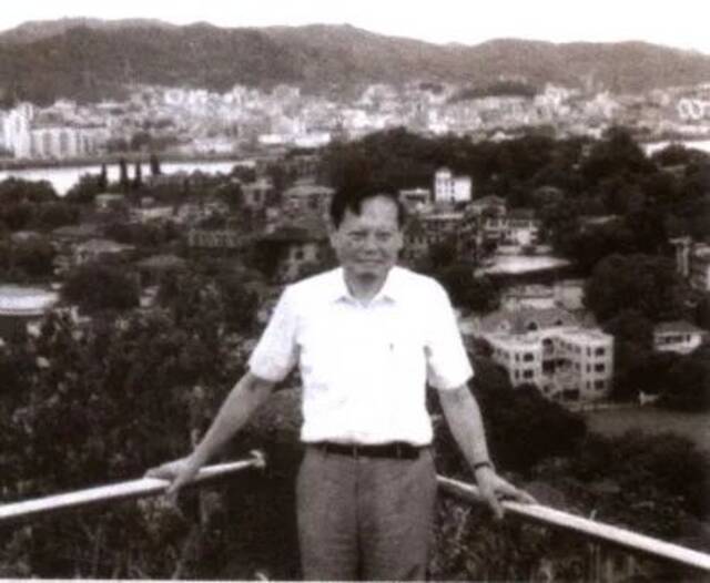 1995年，杨振宁故地重游，再登日光岩