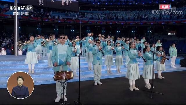 奏响会歌的47名盲孩子，来自全球规模最大的盲人管乐团