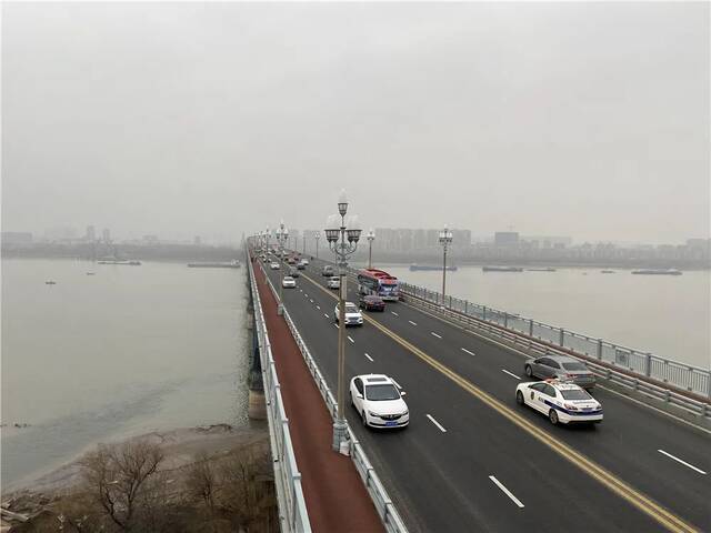 南京长江大桥。贺云翱供图