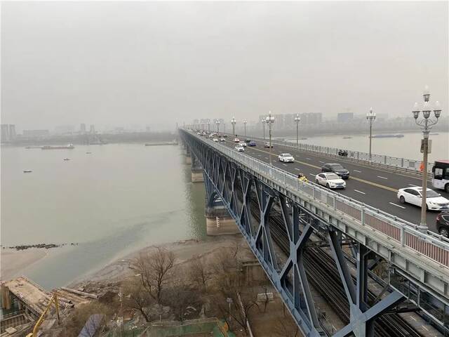 南京长江大桥。贺云翱供图