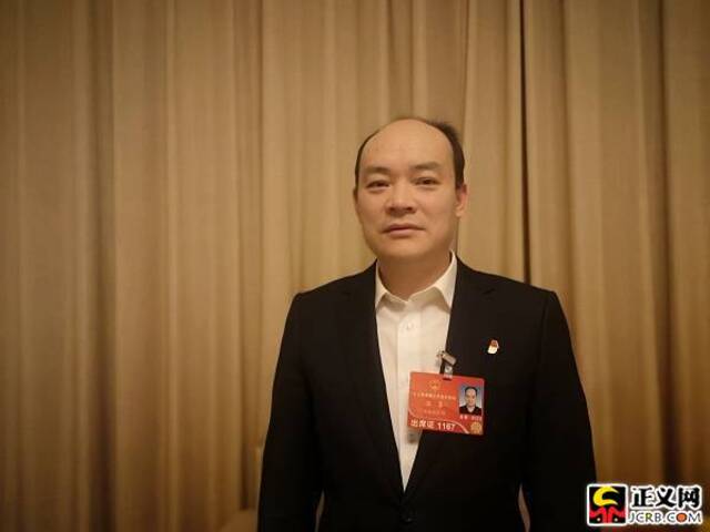 全国人大代表、江西省萍钢有限公司安源炼铁有限公司高炉二车间技术员温菲