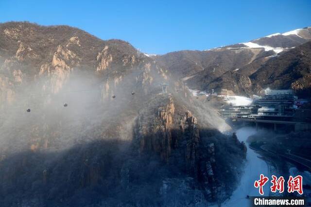 图为国家高山滑雪中心的缆车。中新社记者韩海丹摄