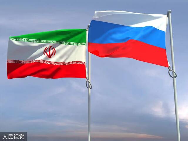 示意图：俄罗斯国旗与伊朗国旗