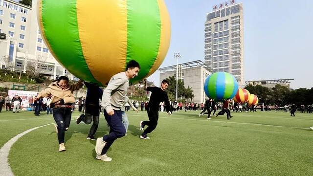 重庆大学校部机关举办2022年教职工趣味运动会