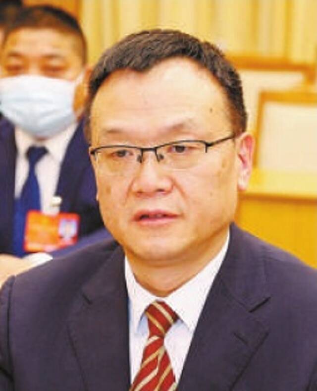 黄东兵代表