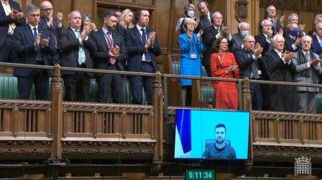乌克兰总统泽伦斯基在英国下议院发表讲话。来源：CNN
