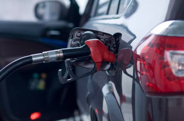 油价正跑步进入“9元”时代，新能源汽车为什么还是不够香？