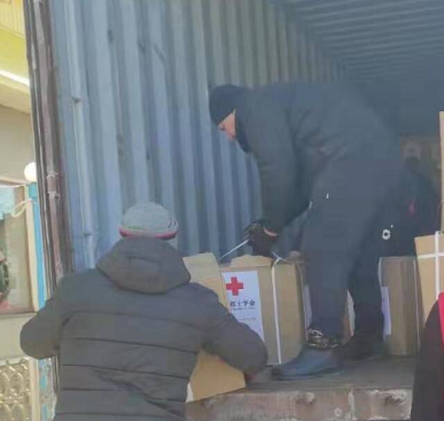 中国首批援助乌克兰人道主义物资已运抵切尔诺夫策