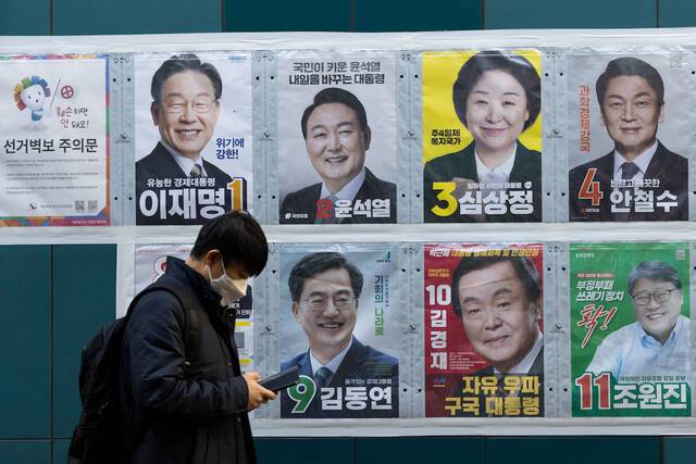 2022年3月3日，韩国首尔，街头总统候选人海报。