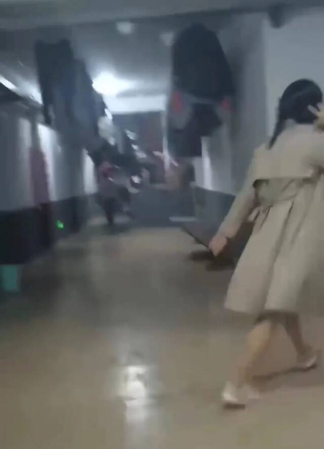 网传湖南师大有男子扮女装进入女寝偷拍，学校回应！