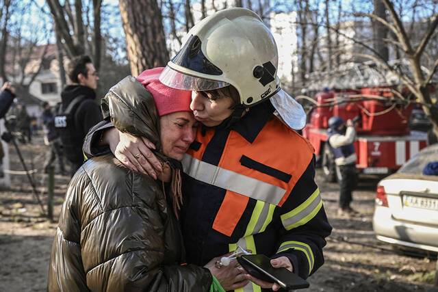 当地时间2022年3月15日，乌克兰基辅，一名获救的女子。