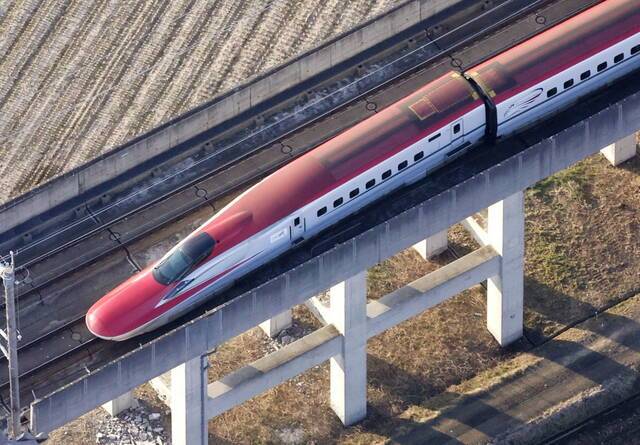 日本强震致新干线一列车脱轨：车厢倾斜严重，乘客连夜转移