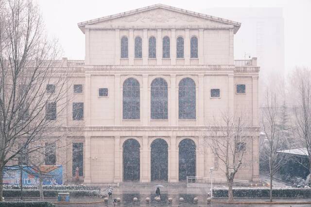 三月，北航听雪，予你情深共白头