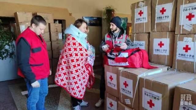 △2022年3月12日，乌克兰红十字会开始分发中国捐赠的首批人道主义物资。（资料图）