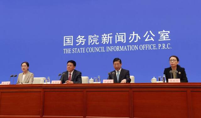 国务院新闻办18日举行的新闻发布会现场。（新华社记者宋晨摄）