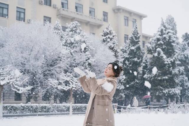 快快快！再不发雪就化了！