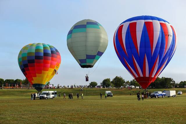 全球连线  新西兰举办热气球节