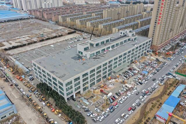 正在建设的吉林市高新区中泰驾校方舱医院（3月12日摄无人机照片）。新华社发