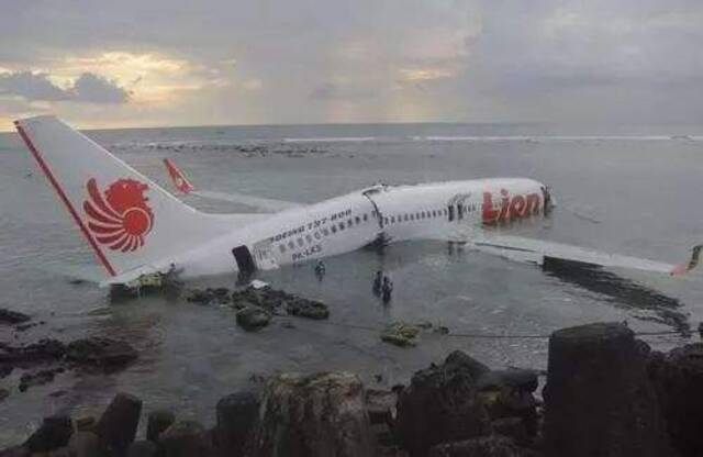 东航一架波音737飞机坠毁，该系列机型曾屡发空难