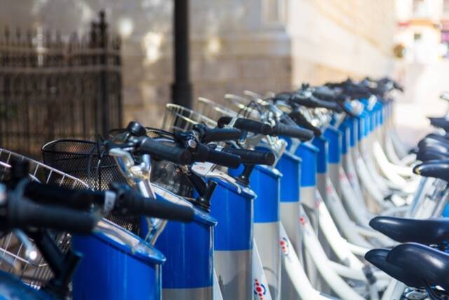 电动自行车锂电化、智能化趋势加速 两轮车企跨界新能源造车谋突围