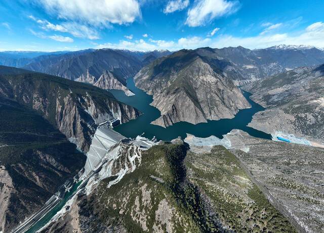 我国海拔最高的百万千瓦级水电站——雅砻江两河口水电站全部机组投产发电