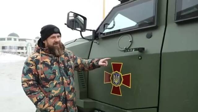 俄媒：卡德罗夫发布缴获乌军装甲车视频，声称将开车到基辅