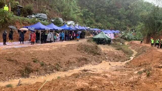 新华全媒+｜受连续降雨影响 藤县空难救援受阻