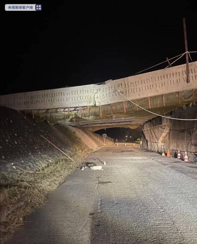 台湾东部接连发生多起地震 花莲县一桥梁因地震坍塌 没有人员受伤