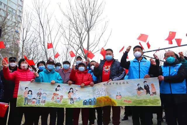北京朝阳鸿博家园一区解除管控，居民说，“终于能当面说谢谢”