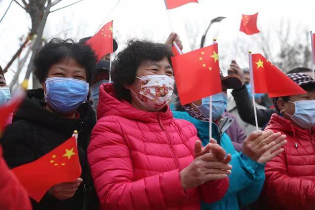 北京朝阳鸿博家园一区解除管控，居民说，“终于能当面说谢谢”