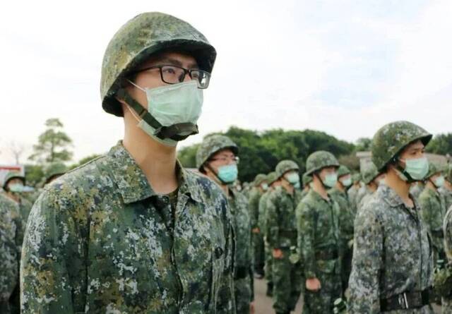 台军“义务训练”部队进行军事训练图源：台军